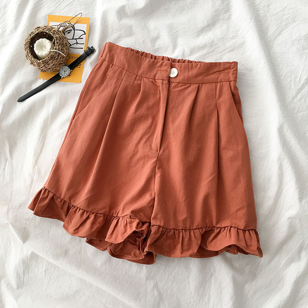 Дамски къс панталон с интересен набор в три цвята