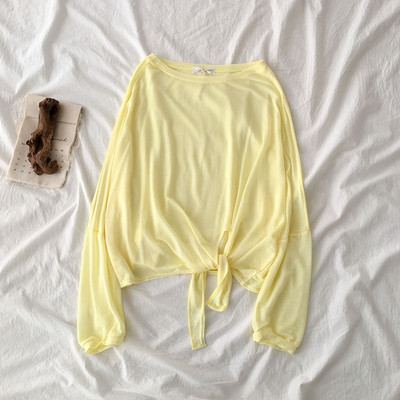 Vékony női blúz derékban megkötővel