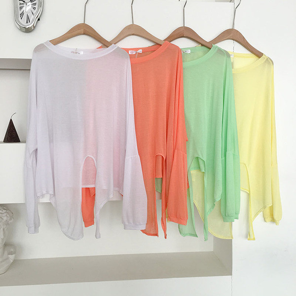 Vékony női blúz derékban megkötővel