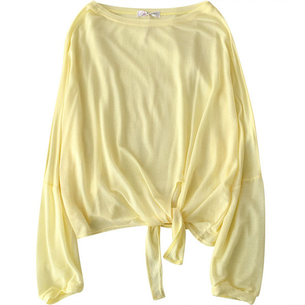 Vékony női blúz derékban megkötővel