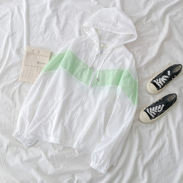 Vékony, fehér női kabát