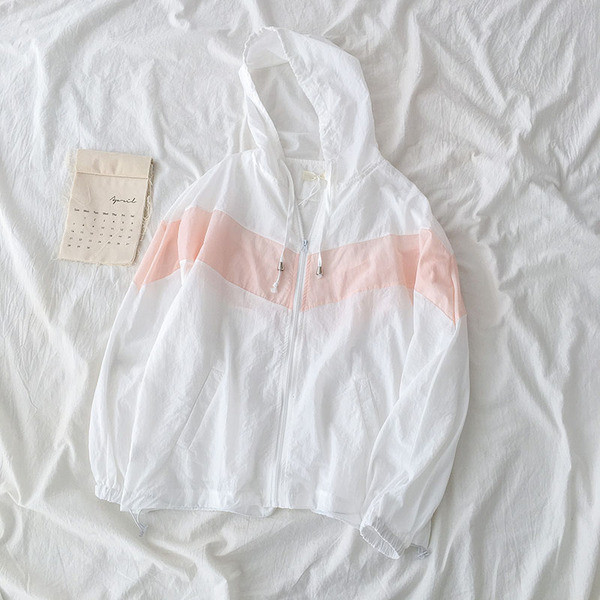 Vékony, fehér női kabát