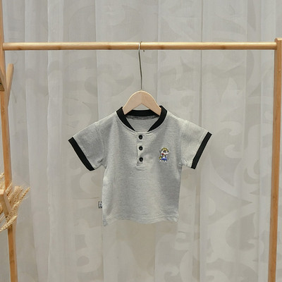 Többféle színben hímzett alkalmi gyerekpóló fiúknak