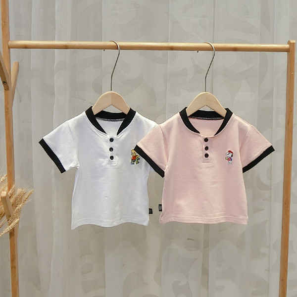 Többféle színben hímzett alkalmi gyerekpóló fiúknak