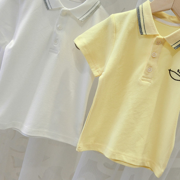 Modern, sárga-fehér gyerekpóló fiúknak