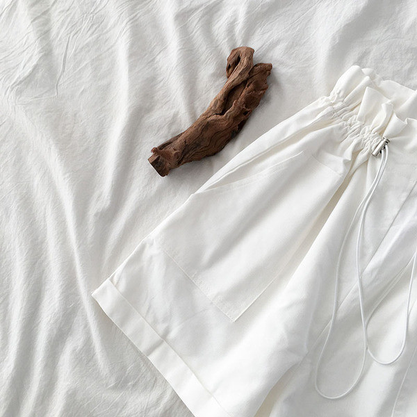 Alkalmi rövidnadrág derékkötővel