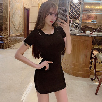 Rövid női ruha rövid ujjal és pántokkal