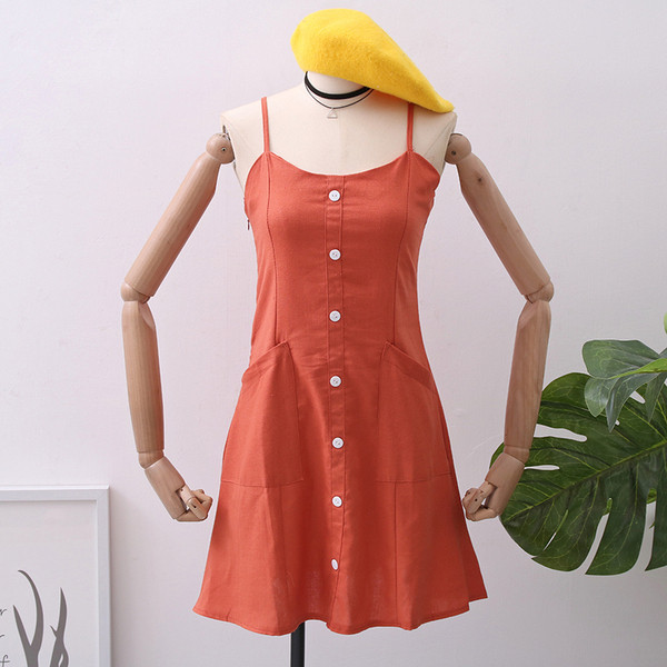 Kivágott női ruha vékony pántokkal, fehér, sárga, piros és kék színben