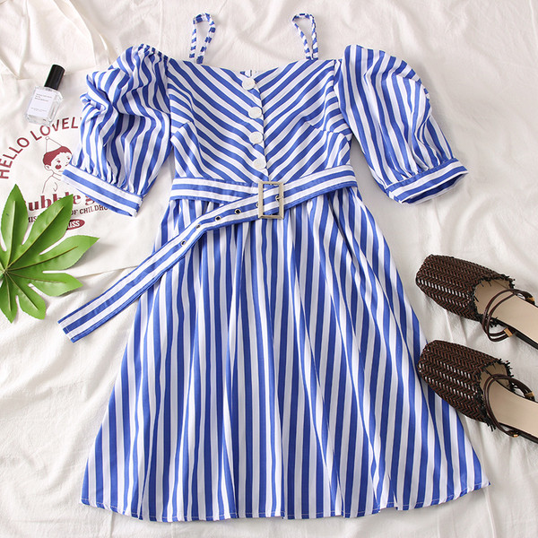 Rochie elegantă de damă cu dungi în roșu și albastru