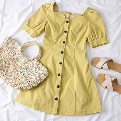 Modern női ruha 3/4-es ujjal és gombokkal fehér és sárga színben