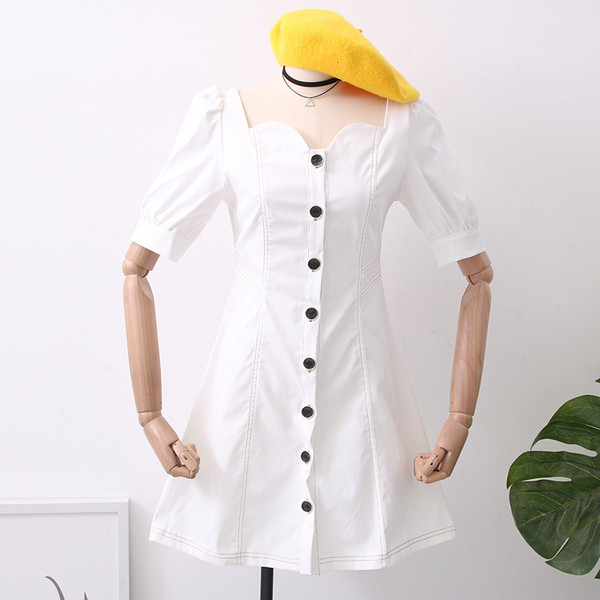 Modern női ruha 3/4-es ujjal és gombokkal fehér és sárga színben