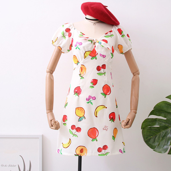 Alkalmi női ruha V-nyakkal, fehér színben