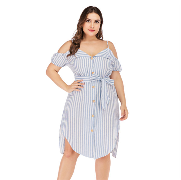 Alkalmi női ruha csupasz váll és gombokkal