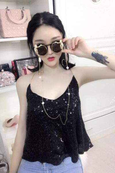 Fényes női akasztófelső V-nyakkal, három színben