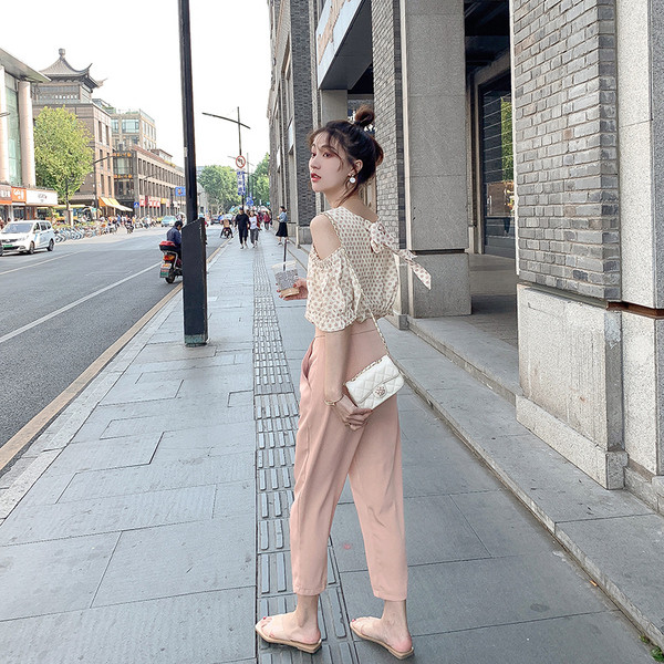 Női nadrág boka felett rózsaszín színben