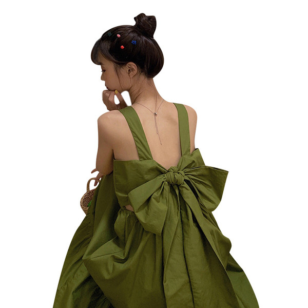 Női ruha pántokkal, hátul megkötővel