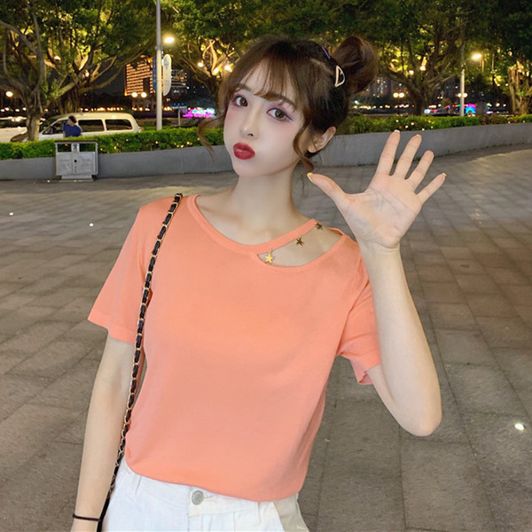 Blúz rövid ujjú fém elemmel, három színben - fehér, narancs és fekete