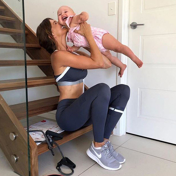 Дамски комплект за спорт в две части клин+бюстие в сив цвят