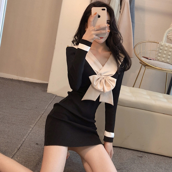 Rochie de dama cu maneci lungi si panglica pe decolteu