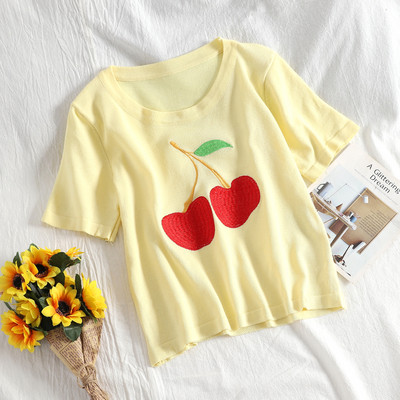 Hímzéssel és O-nyakú női póló