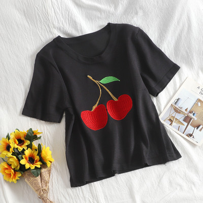 Hímzéssel és O-nyakú női póló