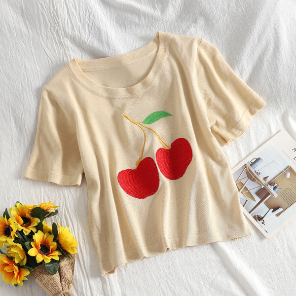 Hímzéssel és O-nyakú női póló