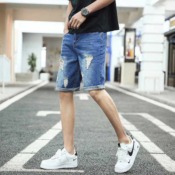 Modern férfi rövidnadrág szakadt motívumokkal, két színben