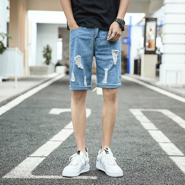 Modern férfi rövidnadrág szakadt motívumokkal, két színben
