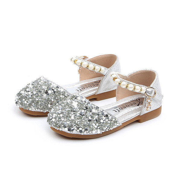 Gyermekszandál lányoknak gyöngyökkel a bokája körül, fényes hatással, három színben