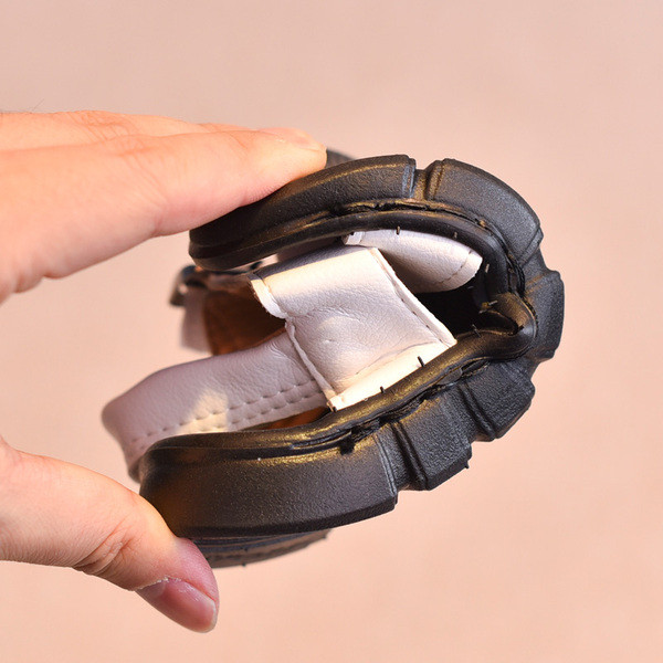 Sandale pentru copii in trei culori pentru baieti si fete