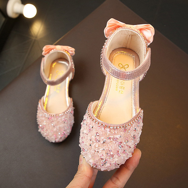 Gyerekszandál lányoknak kövekkel és fényes hatással ezüst, rózsaszín és fekete színben