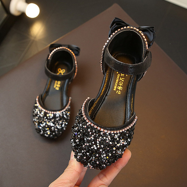 Gyerekszandál lányoknak kövekkel és fényes hatással ezüst, rózsaszín és fekete színben