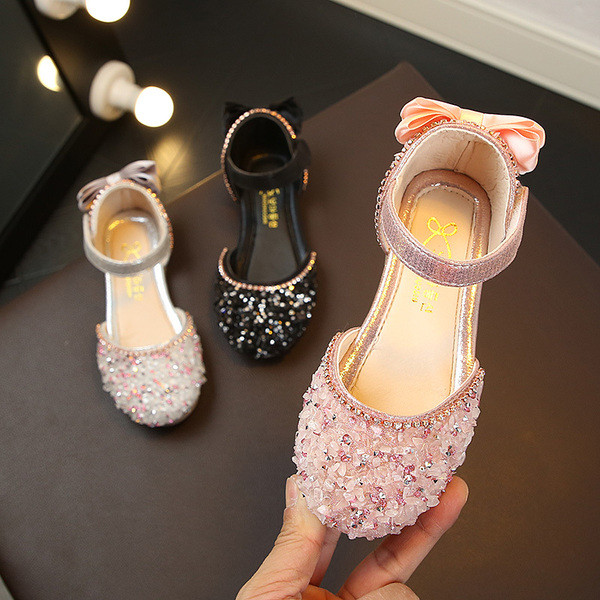 Gyerekszandál lányoknak kövekkel és fényes hatással ezüst, rózsaszín és fekete színben