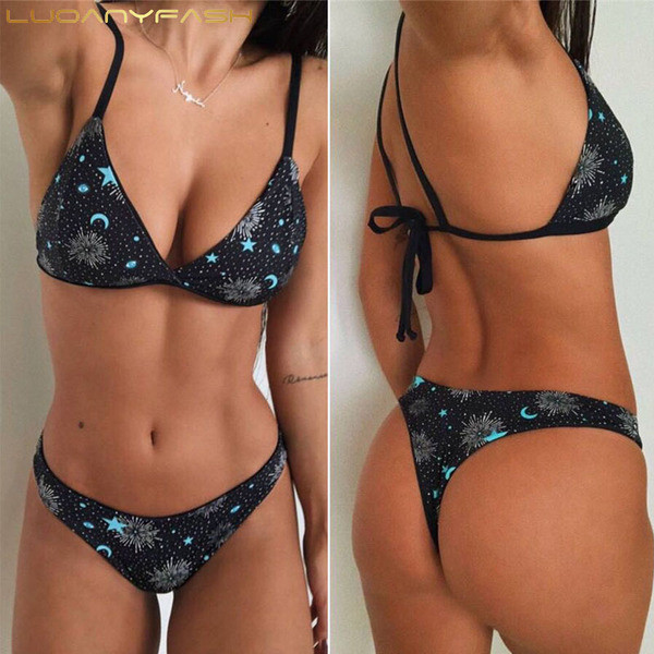 Kétrészes női fürdőruha fekete színben, mintával