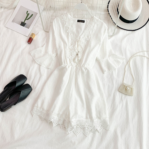 Salopeta de dama cu maneci lotus si element din dantela