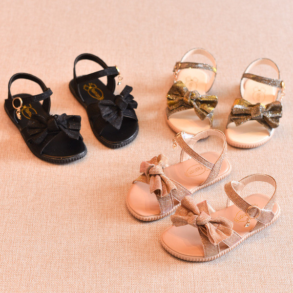 Gyermekszandál lányoknak szalagdíszítéssel, fényes hatással három színben