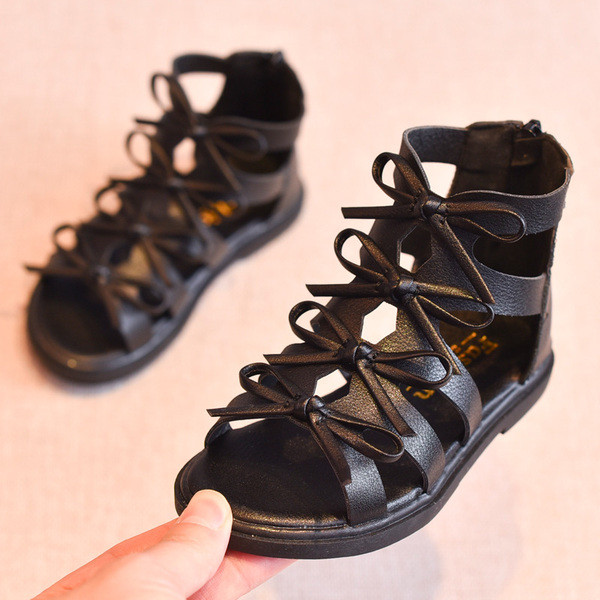 Öko bőrből készült gyerekszandál fehér és fekete színben - lányoknak