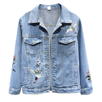 Modern női farmerdzseki hímzéssel