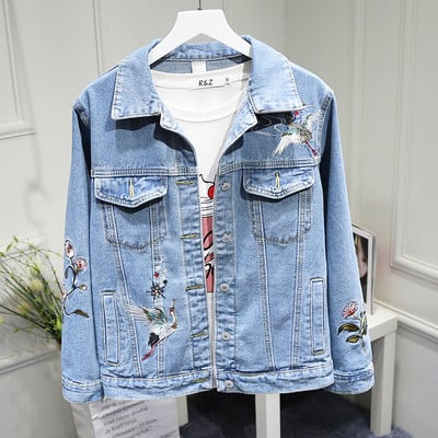 Modern női farmerdzseki hímzéssel