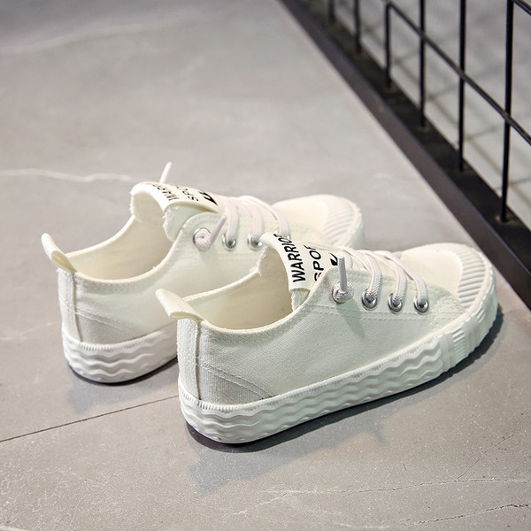 Lányoknak és fiúknak megfelelő gyerekcipő - többféle színben