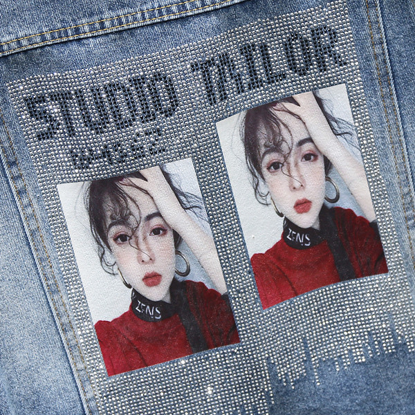 Stílusos női farmermellény rátéttel és kövekkel, két színben