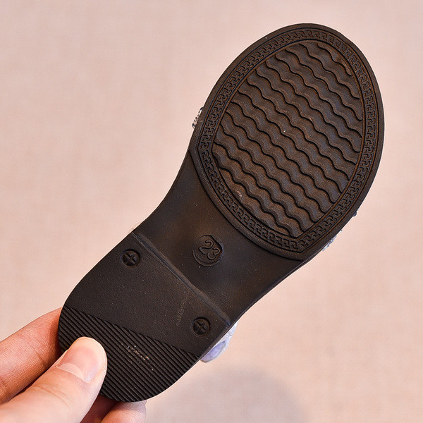 Gyerekszandál lányoknak három színben kövekkel és szalaggal