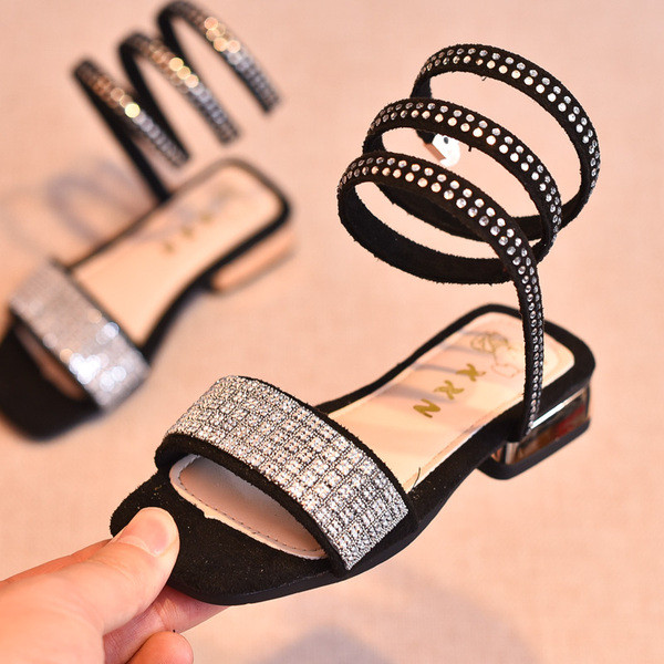 Aktuális gyerekszandál három színben kövekkel