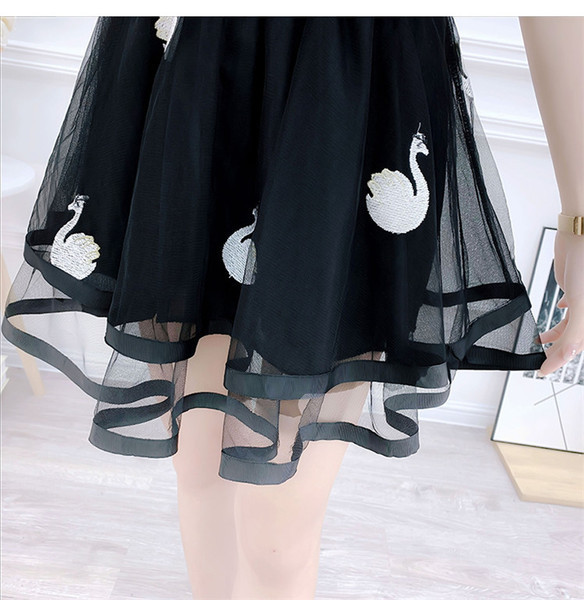 Modern női szett kétrészes szoknya + 3D elemes póló két színben