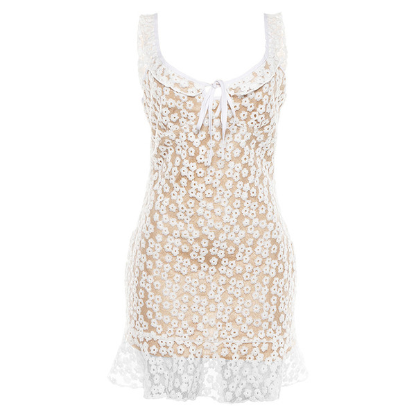Nyári női ruha testszínű fehér csipkével borítva