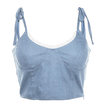 Rövid női felső vékony pánttal és csipkével a nyakkivágásnál