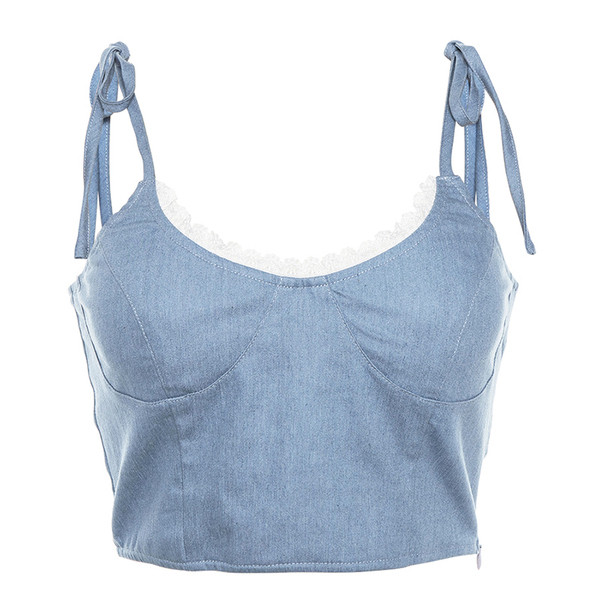 Rövid női felső vékony pánttal és csipkével a nyakkivágásnál