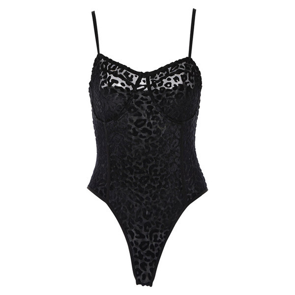 Női test kemény kupakkal és vékony pántokkal