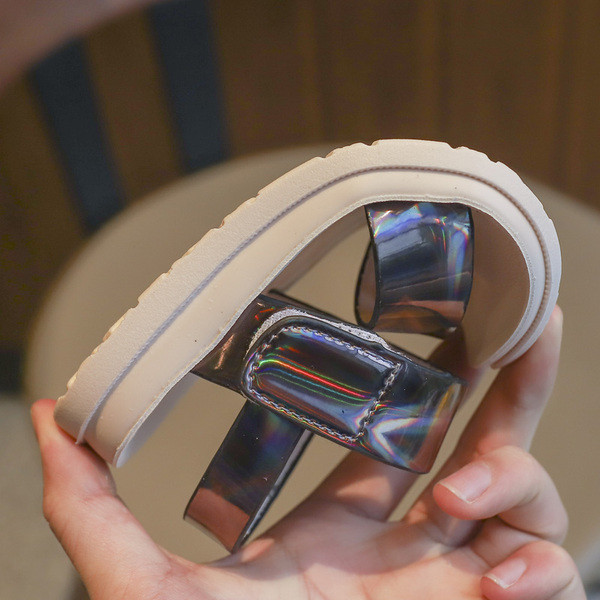 Modern gyerekszandál három színben - lányoknak