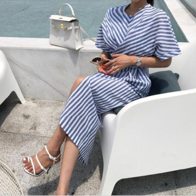 Modern női csíkos ruha zsebben